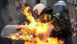 В Афинах анархисты второй день воюют с полицией и держат оборону двух университетов. ФОТОрепортаж.