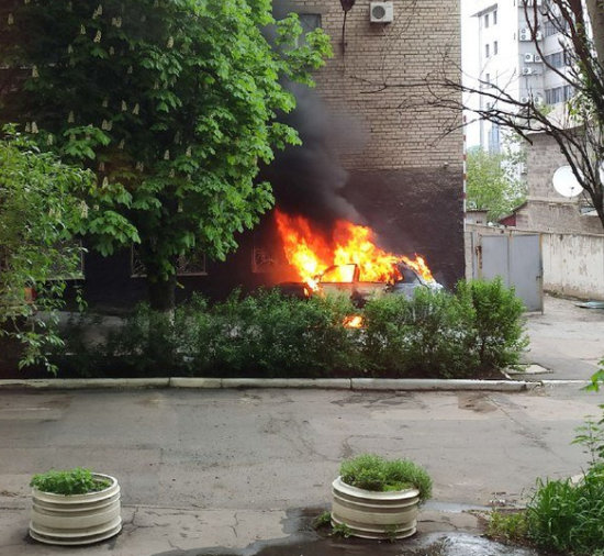 В окупованому Донецьку вибухнув автомобіль: Горить Ворошилівське РВВС 01