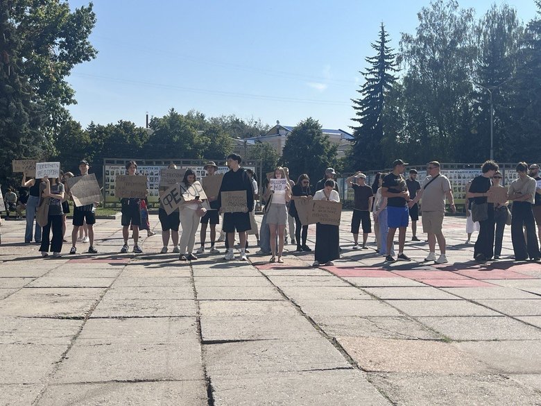 у центрі Житомира відбулася акція на підтримку міністра оборони України