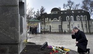 Порошенко: "Прошу политиков не спекулировать на теме голодомора". ВИДЕО