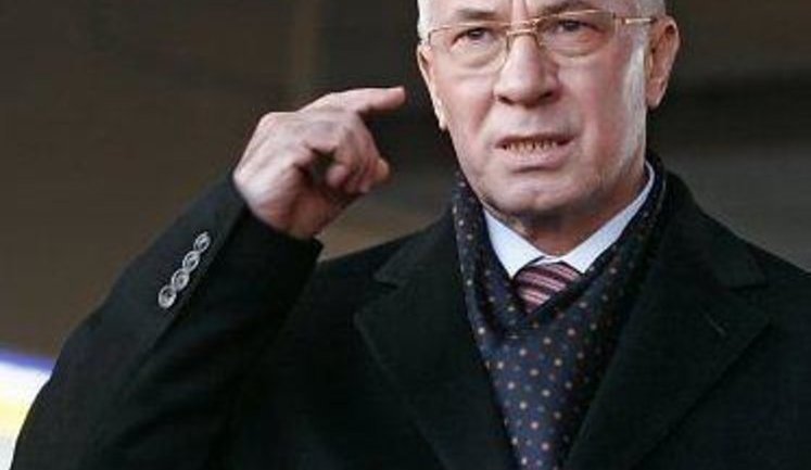 Азаров: голограммы отменили, чтобы уменьшить поборы с людей. Их скоро клеили бы и на туалетную бумагу