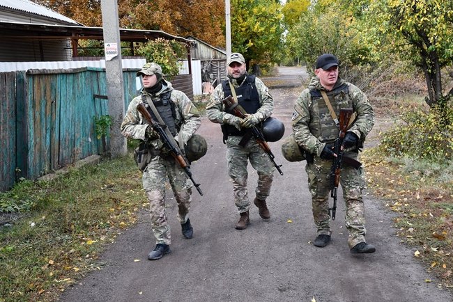 Для обеспечения безопасности в Золотом-4 и Катериновке привлечены дополнительные полицейские силы, - Троян 01