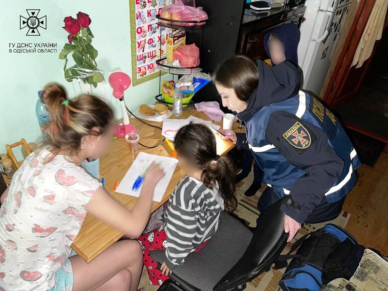 Двоє людей загинули на пожежі в Одесі. Там горіла багатоповерхівка 03