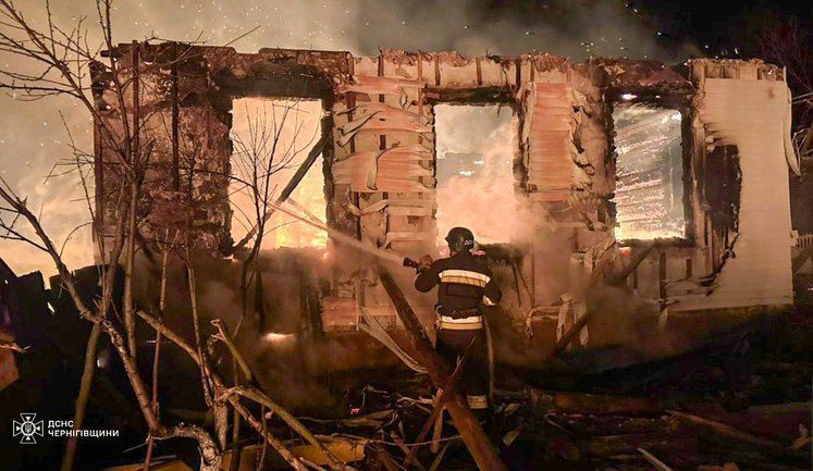 Вночі РФ атакувала Менську громаду на Чернігівщині: загинула 15-річна дівчина. ФОТОрепортаж