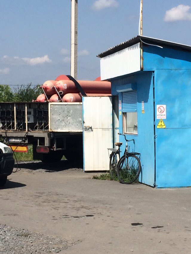 Податківці в Хмельницькій області ліквідували незаконну пересувну заправку 04 Податківці в Хмельницькій області ліквідували незаконну пересувну заправку 04