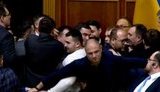 "Доводьте свою правоту в дискусії, а не в кулачних, мавпячих прижках тут вот", - Стефанчук пытается успокоить нардепов, устроивших новую потасовку в ВР. ВИДЕО