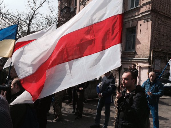 беларусь митинг посольство добровольцы