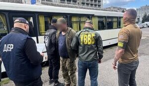 За $2500 помогал незаконно пересечь границу: на Закарпатье разоблачен пограничник, - ГПСУ. ФОТОРЕПОРТАЖ