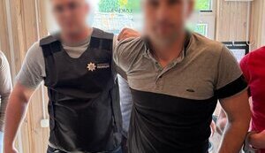 Выманил у матери погибшего воина 4000 долларов: на Львовщине Нацполиция задержала афериста. ФОТОРЕПОРТАЖ