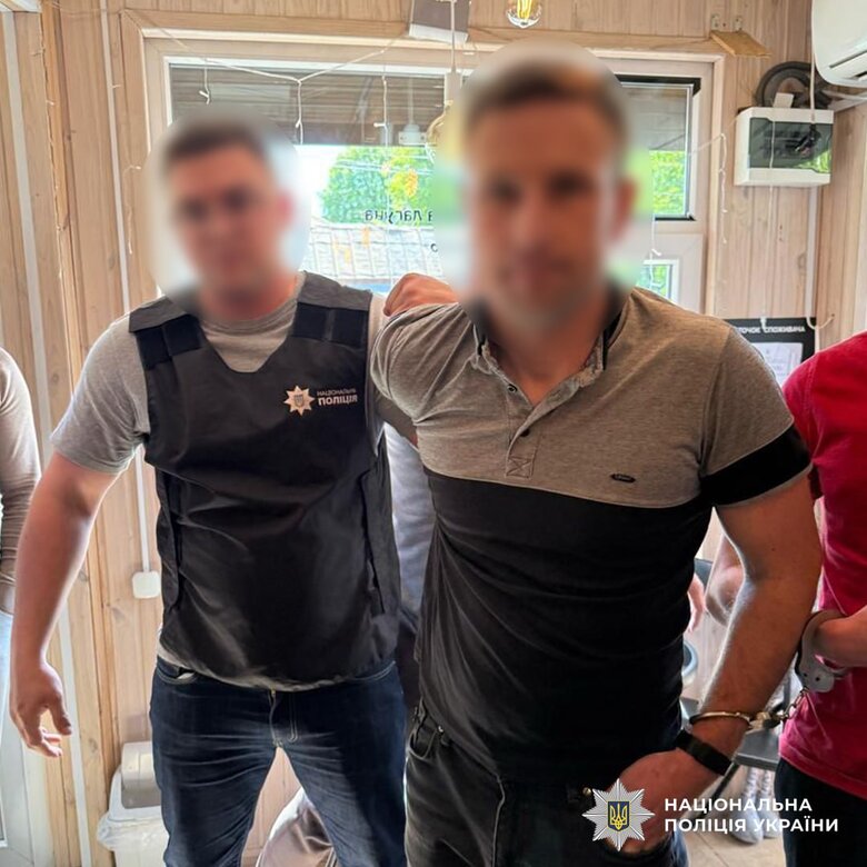Выманивал у матери погибшего воина деньги