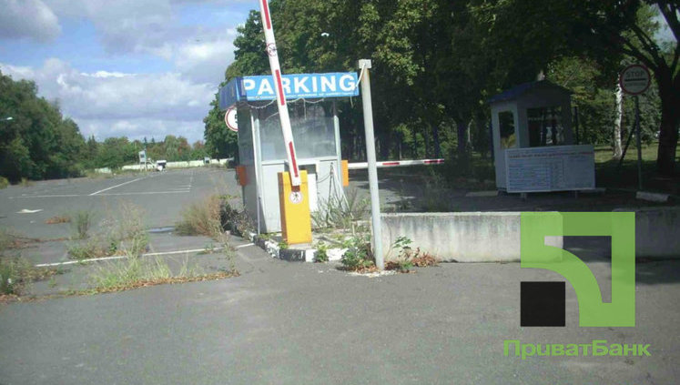 "Приватбанк" продает стоянку "АэроСвита" в Борисполе, чтобы рассчитаться за долги. ФОТО