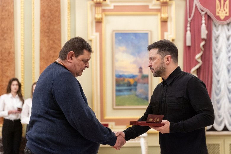 Зеленський нагородив енергетиків