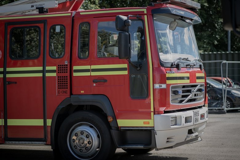 Британські пожежники везуть до України пожежні машини