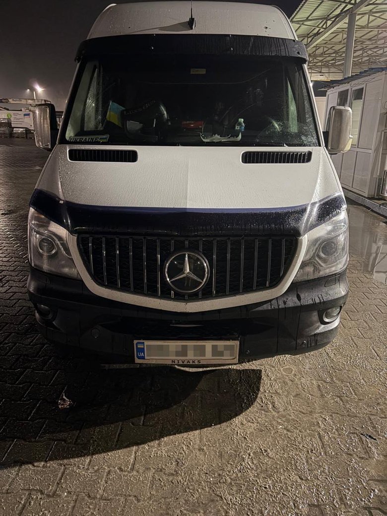 На Одещині прикордонники виявили схованки з валютою у автомобілі