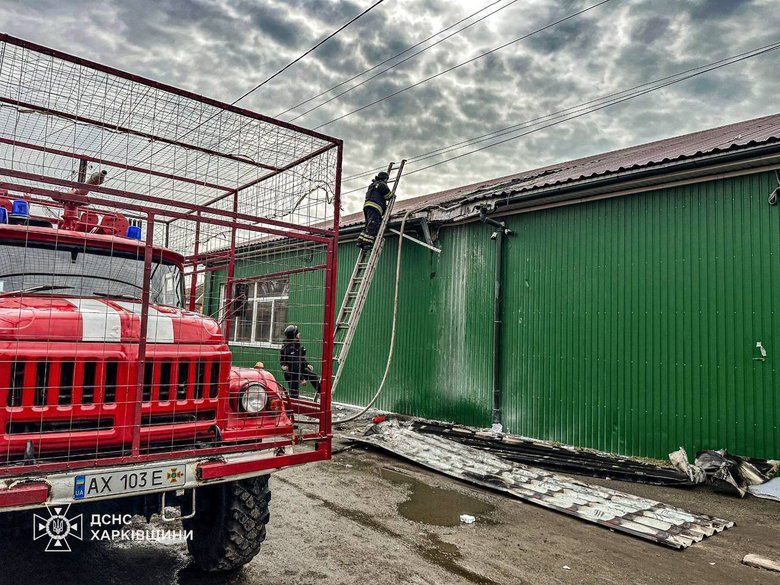 удар по магазину у Золочеві