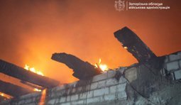 Росія вдарила по Запоріжжю: пожежа, пошкоджений будинок і постраждала