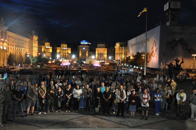 Kyiv residents, friends, comrades bid their farewells to killed Donbas veteran Valentyn Hontar at Maidan Nezalezhnosti 08