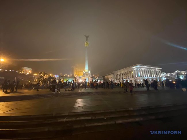 Кількасот мітингувальників-підприємців залишилися на Майдані 04
