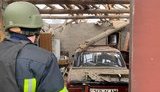 ДСНС показала наслідки ранкового артобстрілу з боку військ РФ смт Станиця Луганська. ФОТОрепортаж