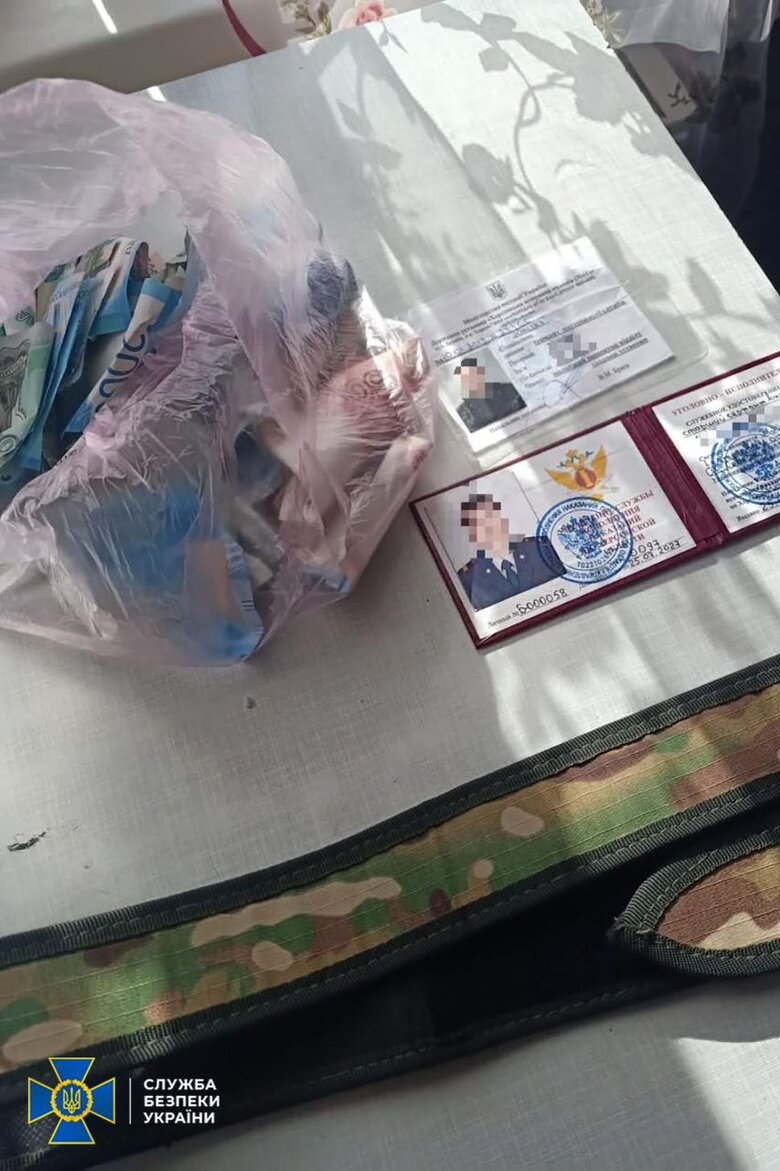 Четыре бывших руководителя российской пыточной, действовавшей во время оккупации Херсона, задержали СБУ совместно с ГБР 05