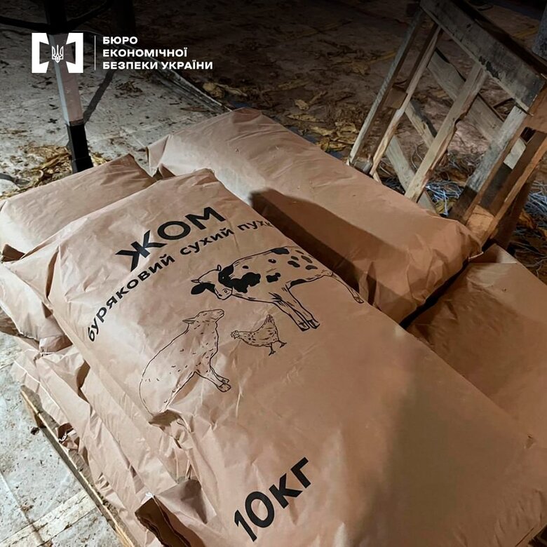 Детективи БЕБ виявили підпільне виробництво тютюну на Хмельниччині