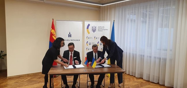 Україна і Монголія підписали угоду про безвіз 01