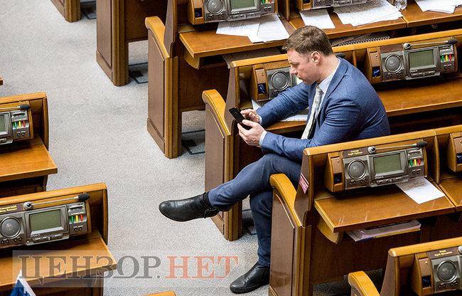 Листування Купрія про яхту, обійми Лозового і Бахтєєвої, черга до Гройсмана, - день роботи ВР 22 березня 04