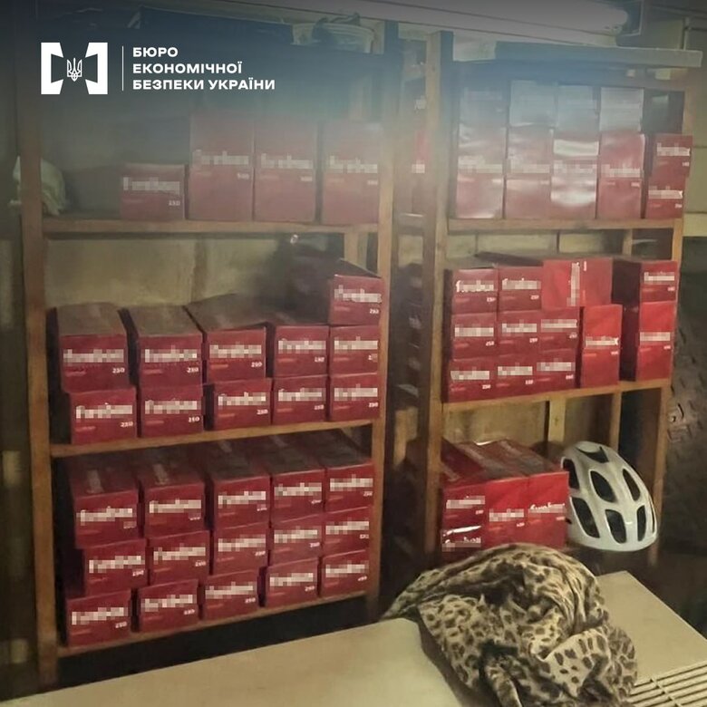 БЕБ знайшло підпільний цех з виробництва сигарет на Закарпатті