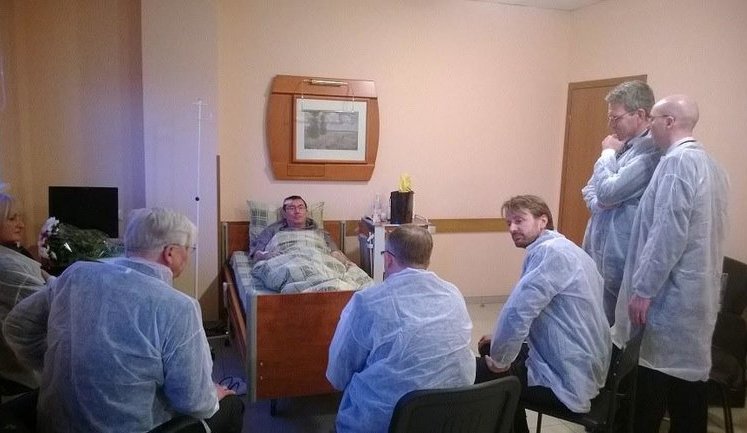 Послы стран ЕС и США проведали Луценко в больнице: подарили книгу о семье Корлеоне. ФОТОрепортаж