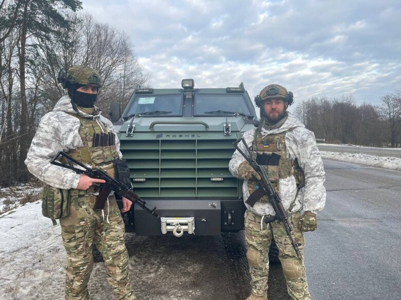 Украинские пограничники получили канадские боевые бронированные автомобили Roshel 01