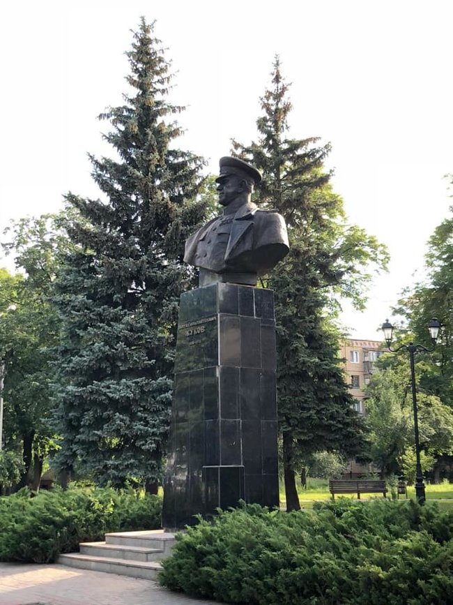 Памятник Жукову восстановили в Харькове 03