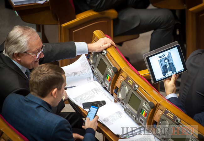 Напівпорожній зал Ради й дорога сумка Рибчинського - день роботи ВР 17 січня 16 Напівпорожній зал Ради й дорога сумка Рибчинського - день роботи ВР 17 січня 16