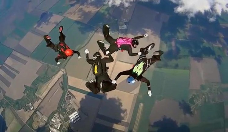 На Чемпіонаті України з парашутної групової акробатики Абасов підтримав команду Yinyang Team