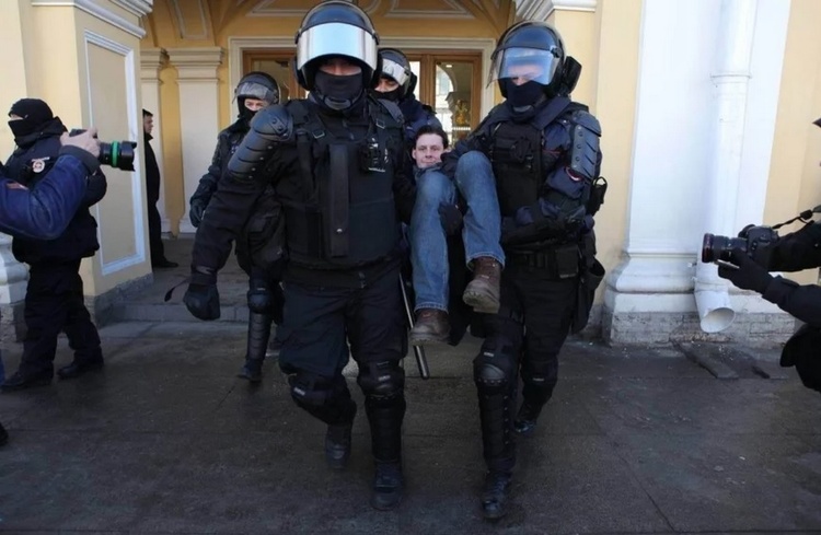 Российские протесты против войны: задержаны более 2500 человек 06