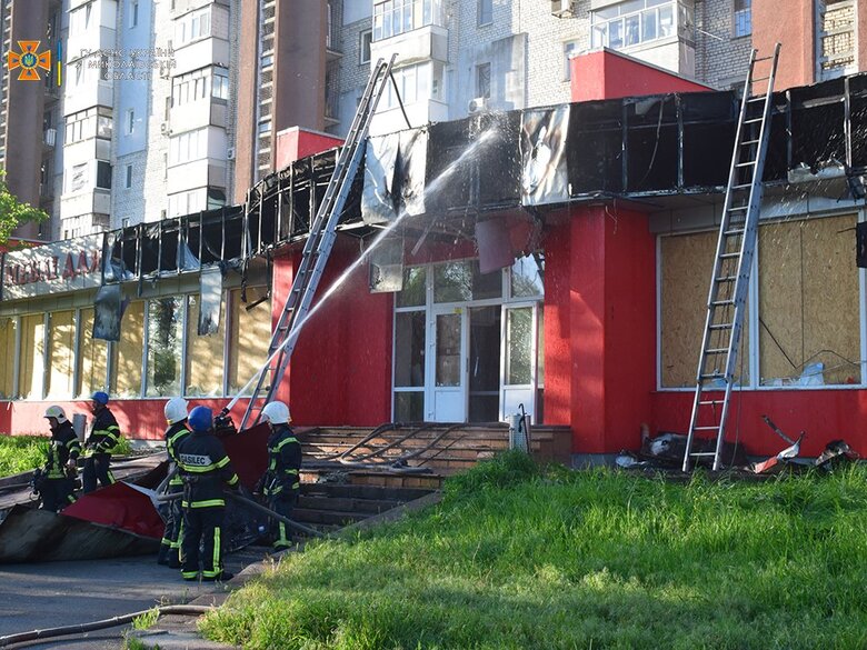 Спасатели Николаевщины потушили шесть пожаров, вспыхнувших из-за российских обстрелов 01