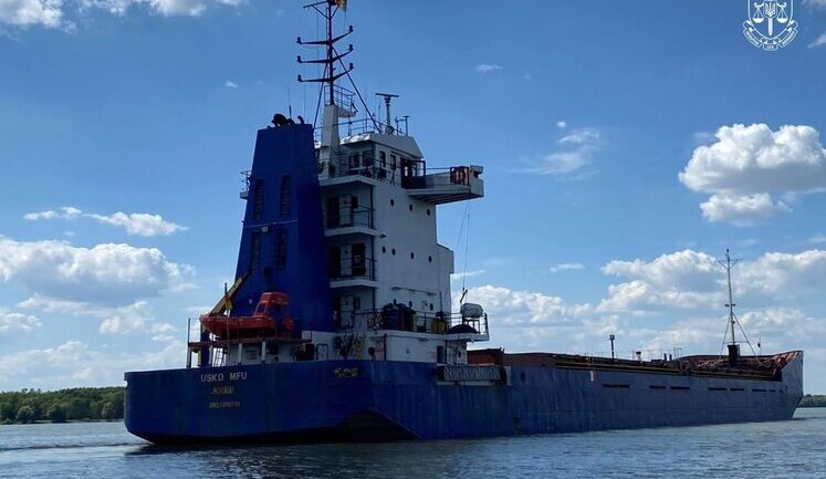 Незаконне вивезення агропродукції через окупований Крим: Повідомлено про підозру капітану заарештованого в порту Рені судна. ФОТО