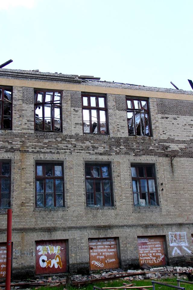 Наслідки обстрілу бойовиками Красногорівки 09 Наслідки обстрілу бойовиками Красногорівки 09