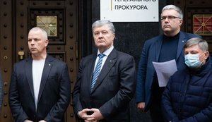 Вместо того, чтобы спасать людей от энергетического кризиса, власти фабрикуют дела за события 2014 года, - Порошенко