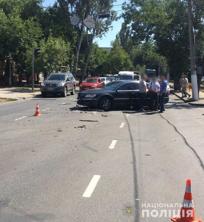 Швидка перекинулася в Одесі унаслідок ДТП, постраждали дві людини 02