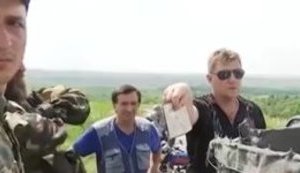 "Машут украинским паспортом, хотят льгот, пенсий и помощи, во всем винят киевскую власть и никто не против "ДНР", - бойцы ВСУ о настроениях жителей "серой зоны". ВИДЕО