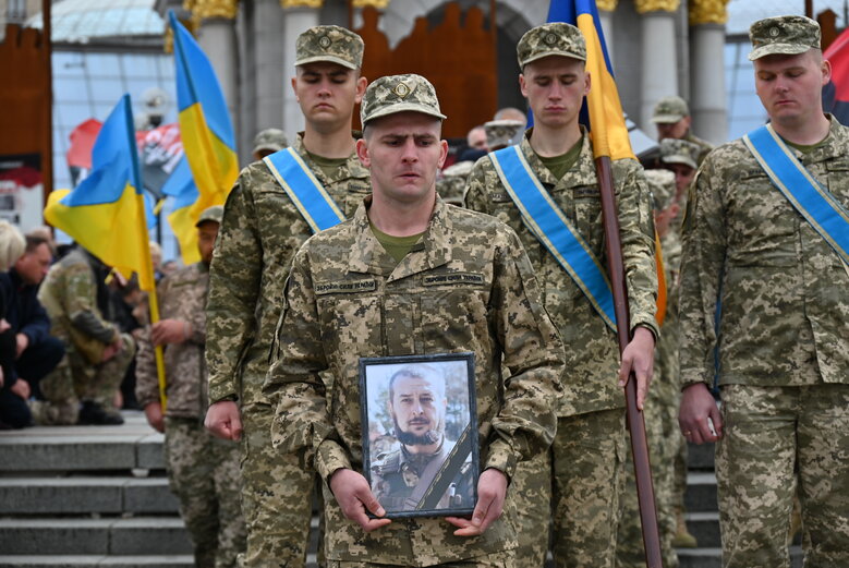 У Києві попрощалися з командиром роти стрілецького батальйону Олександром Пастухом (Добрим), який загинув у бою проти рашистів на Луганщині 65