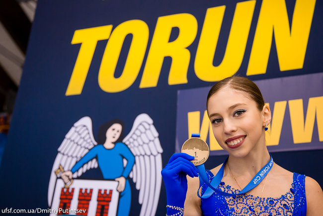 14-летняя украинская фигуристка Анастасия Архипова одержала победу на международном турнире в Польше 02