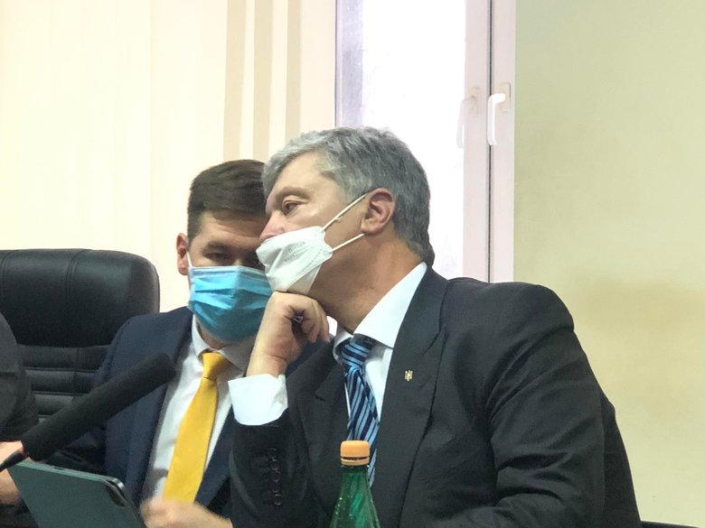 Poroshenko arrives at Kyivs Pechersky court for hearing on restraint measure 03