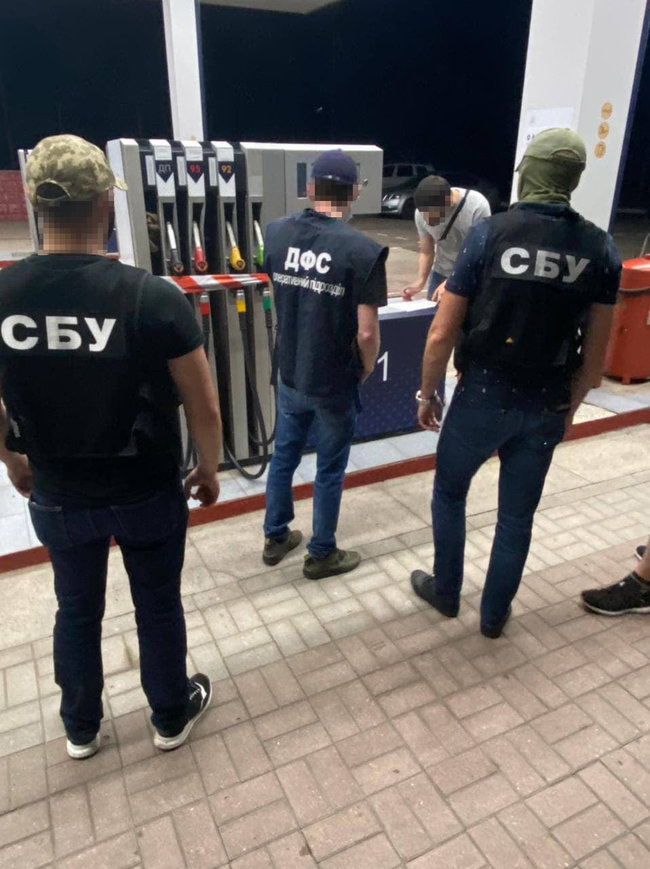 ДФС та СБУ одночасно перевірили 106 АЗС Glusco: Діяльності не зафіксували, доступ до колонок обмежений 02