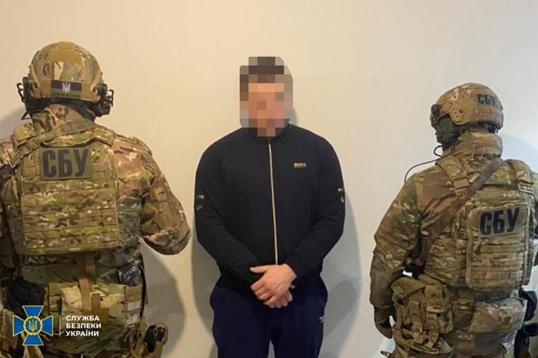 На Прикарпатті затримали рекетирів, які обкладали даниною місцевих жителів 04