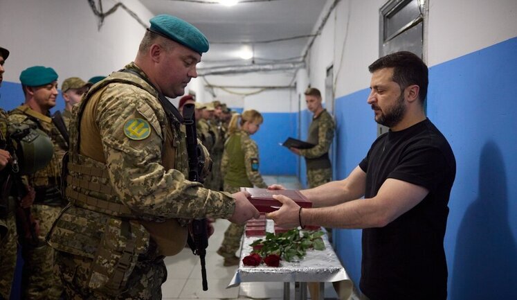 Командиру 36-й ОБрМП Сикозе и комбату 46-й ОАэмБр Дмитруку присвоено звание Герой Украины. ФОТО