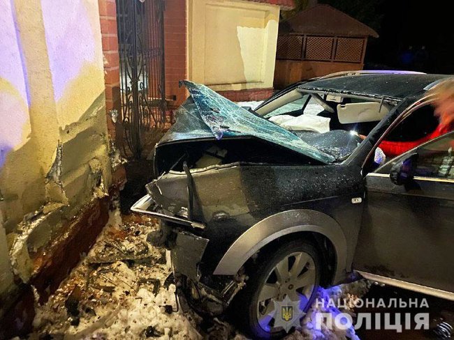 Пяний водій на Рівненщині врізався у бетонну огорожу: на місці загинули двоє його пасажирів 03