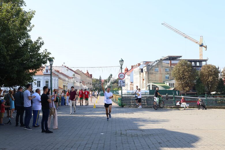 Забіг у пам’ять про полеглих захисників України відбувся в Ужгороді 01