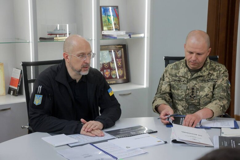 Шмыгаль провел первое совещание в Минобороны
