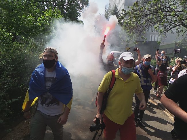 На акції на підтримку Стерненка сталися бійки між мітингувальниками і правоохоронцями: є затримані 08